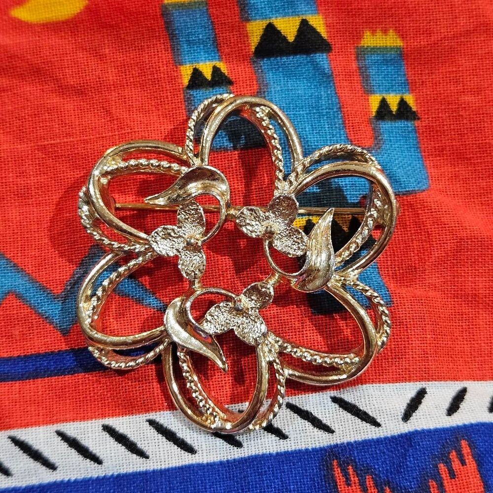 60s 70s cottagecore boho atomic flower sarah coventry brooch